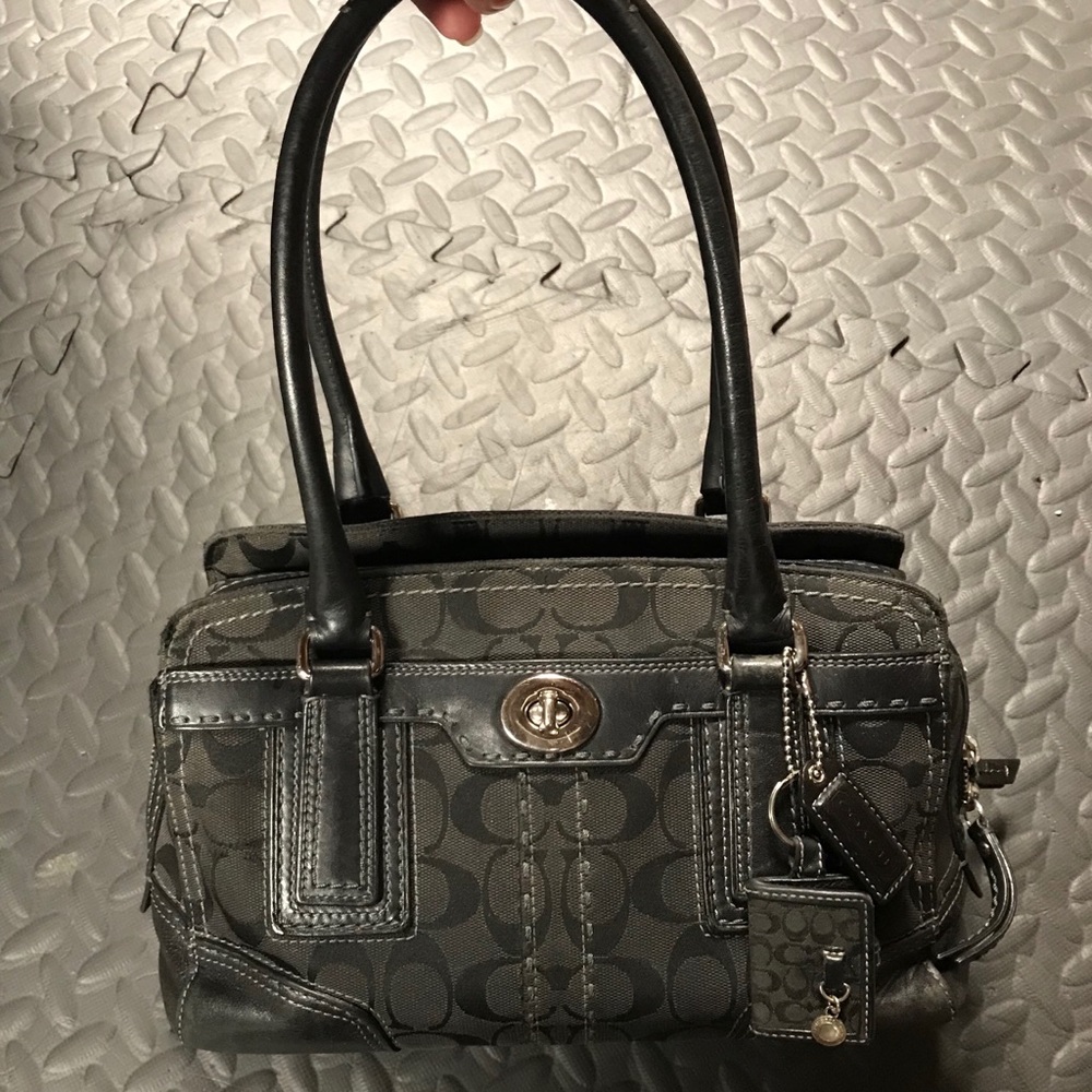 Classic Coach bag!! - Picture 2 of 7